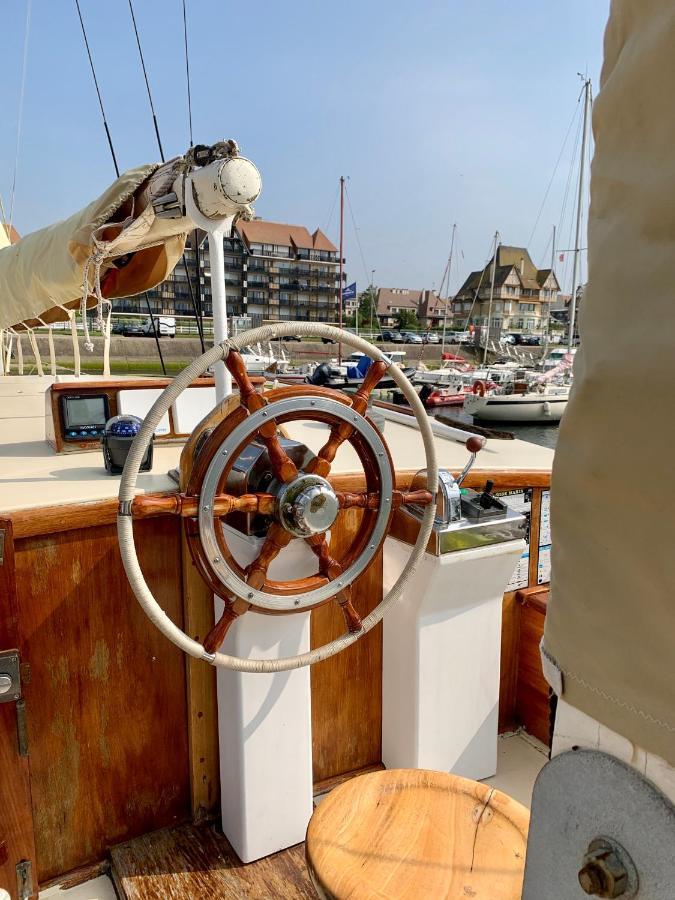 Port Deauville Yacht Vintage מראה חיצוני תמונה