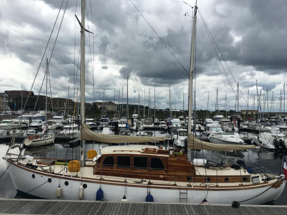Port Deauville Yacht Vintage מראה חיצוני תמונה