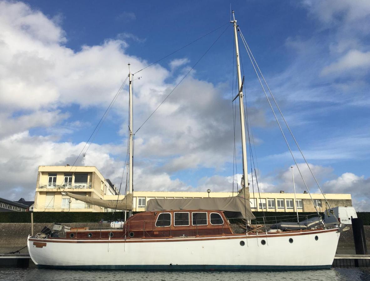 Port Deauville Yacht Vintage מראה חיצוני תמונה